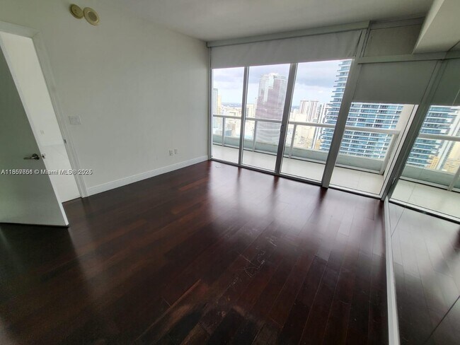 Building Photo - 485 Brickell Ave