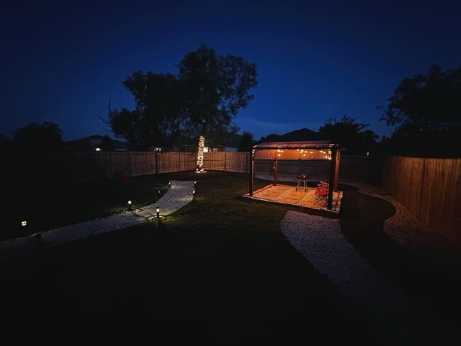 Building Photo - Move in soon! Beautiful  3 bedroom 2 bath near Lackland AFB