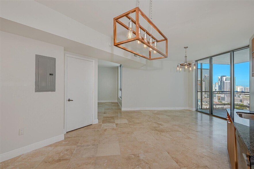 Building Photo - 350 S Miami Ave