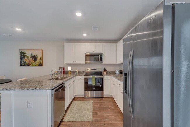 Building Photo - 321 Dogwood Cir