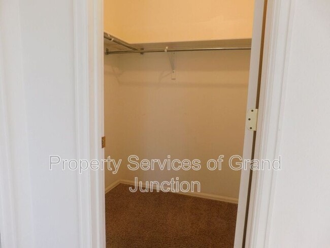 Building Photo - 657 Springbrook Dr