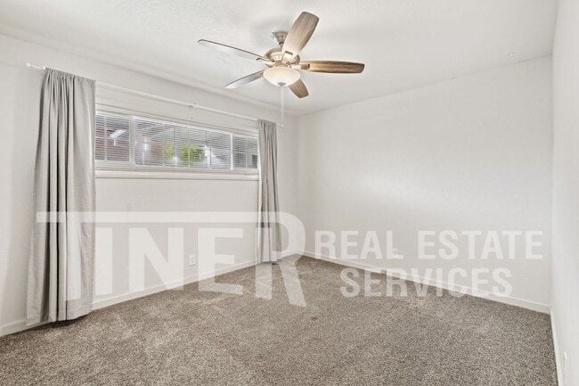 Building Photo - 208 43rd St