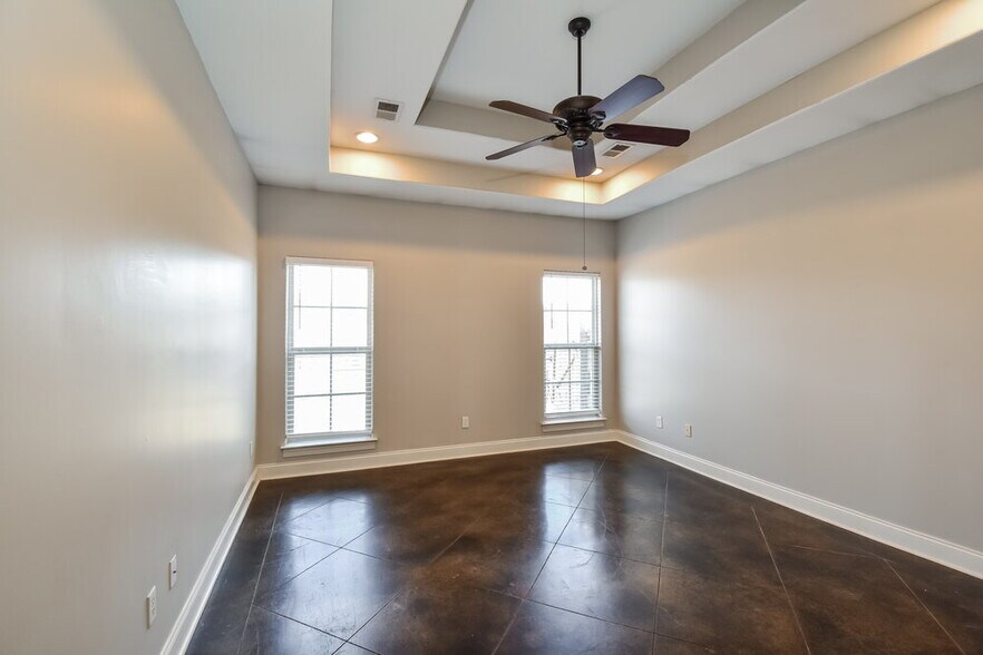 Building Photo - 1302 Heritage Dr S