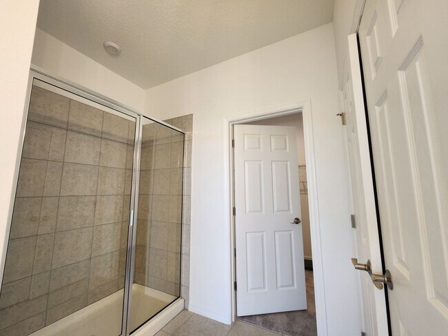 master bathroom - 33286 Country House Dr