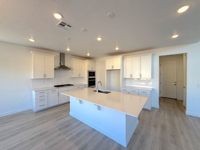 Building Photo - New 3 bed, 2.5 bath with 2 car garage home