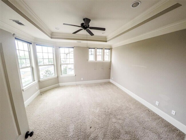 Building Photo - 736 Nicholson St