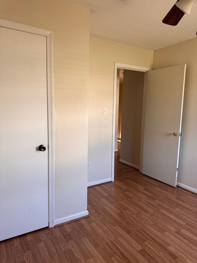 Building Photo - 3 Bedroom || 2.5 Bathroom Townhouse