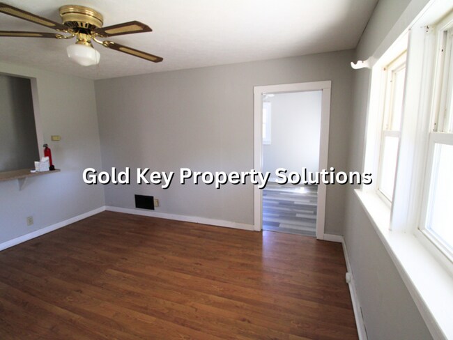 Building Photo - 1316 E 7th St