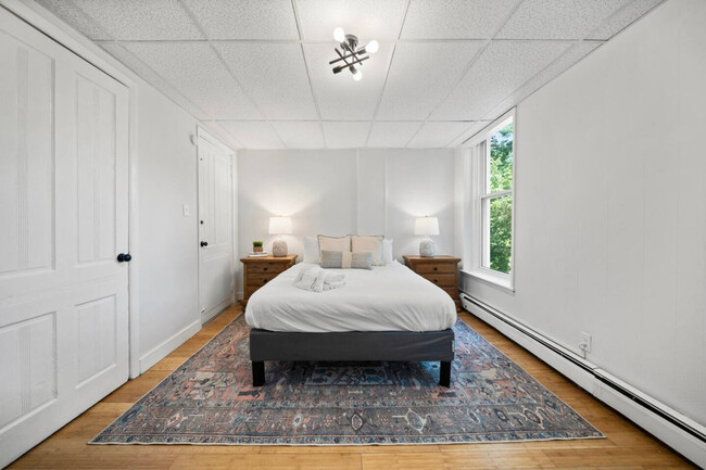Building Photo - 242 Mccormick Pl