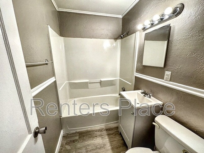 Building Photo - 955 E 37th Pl