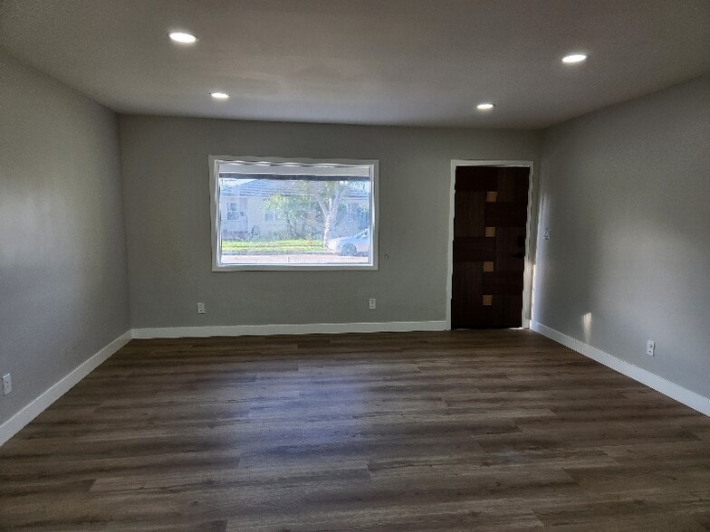 Building Photo - 333 E 61st St