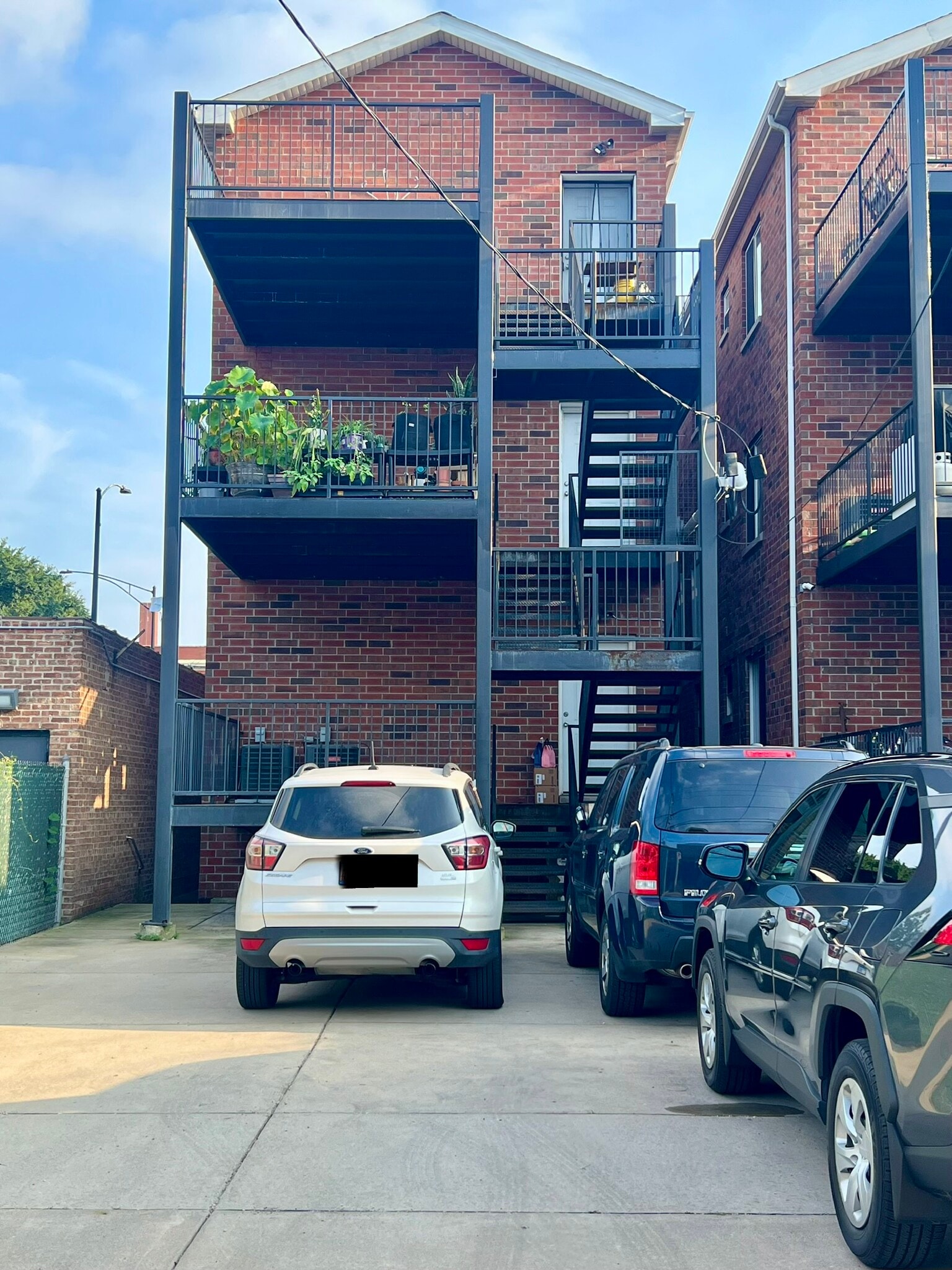 Building Photo - 602 W 26th St