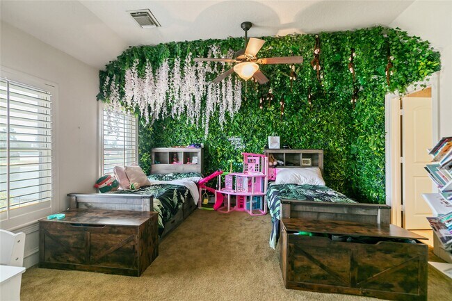 Building Photo - 22 Post Shadow Estate Dr