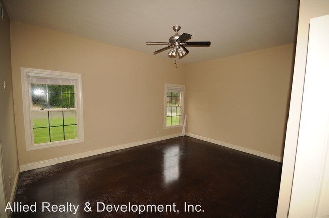Building Photo - 5 br, 5 bath Apartment - 497 Wesley Place A-B