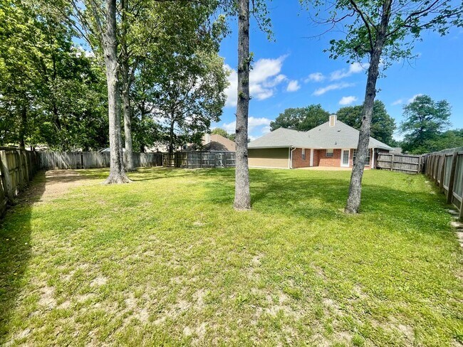 Building Photo - 3/2 For Rent in Brandon 047!