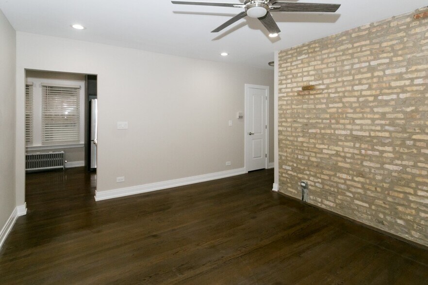 Building Photo - 1432 W Farragut Ave