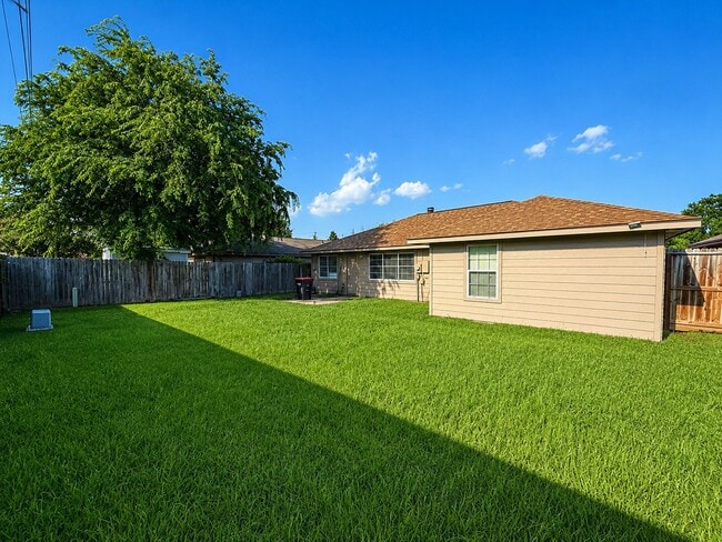 Building Photo - 12027 Silver Island Cir