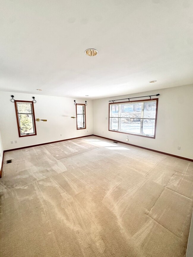 Building Photo - GRAND FIVE BEDROOM HOME