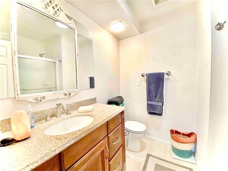 Building Photo - 406 Crestview Dr