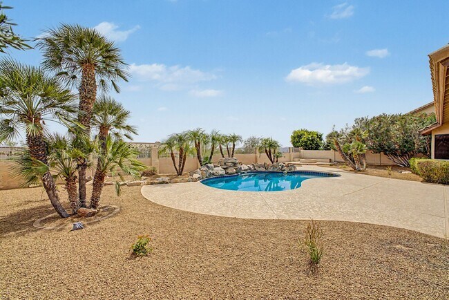Building Photo - Beautiful Sonoran Heights 4 bed Home, 3 car garage, and Pool