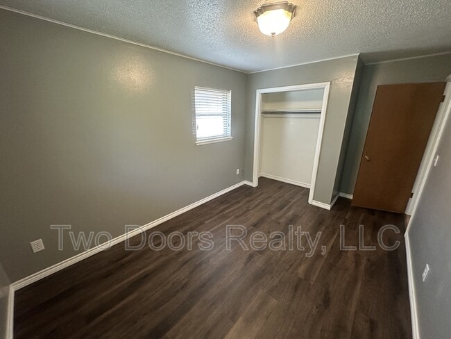 Building Photo - 137 E Jarman Dr