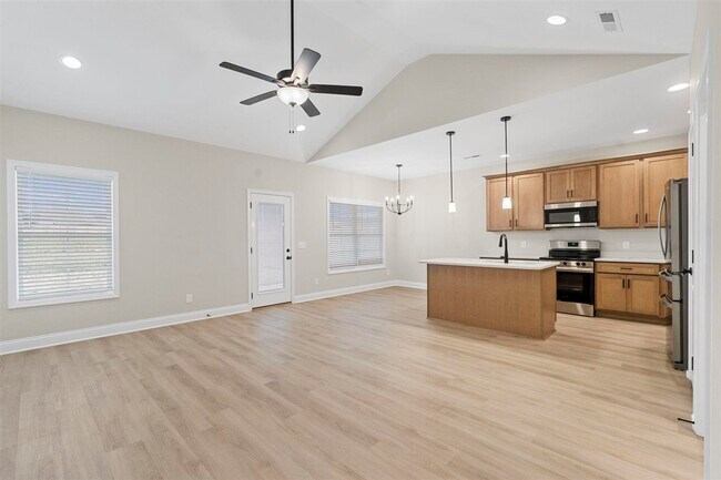 Building Photo - 1156 Shallowford St