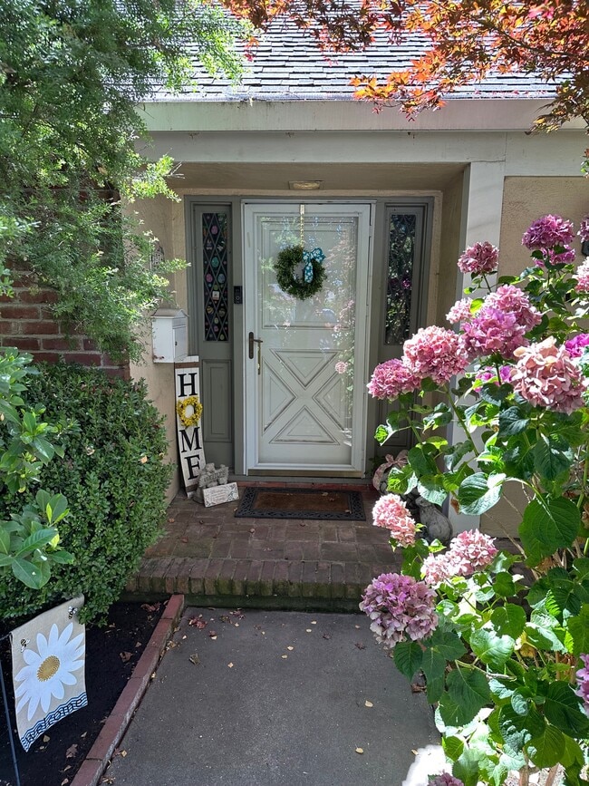 Building Photo - 1274 W Monterey Ave