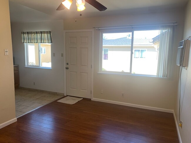 Building Photo - Vacaville Apartment Available Now!