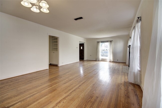 Building Photo - 5419 Longview St