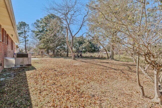 Building Photo - Charming West Ashley Home
