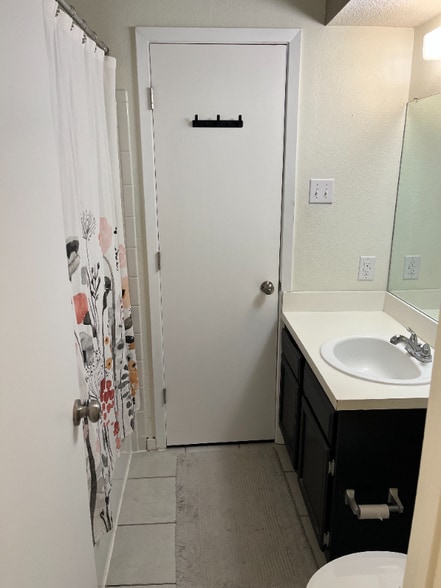 Building Photo - 2111 E Belt Line Rd