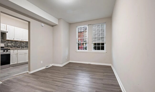 Building Photo - 281 W Franklin St