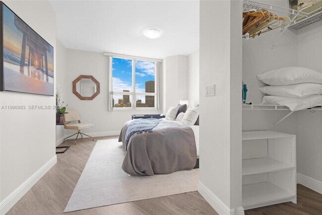 Building Photo - 848 Brickell Key Dr