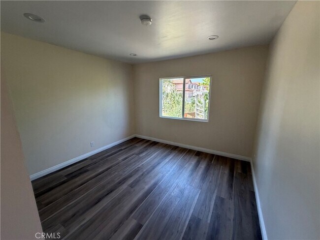 Building Photo - 3234 Vineland Ave