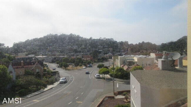 Building Photo - 3 br, 1.5 bath House - 675 Laguna Honda