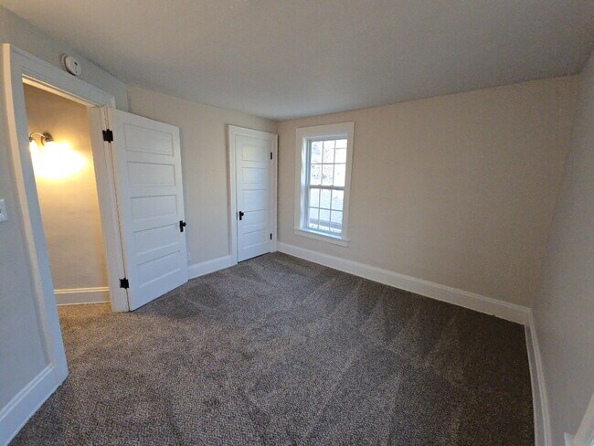 Building Photo - 310 N C St