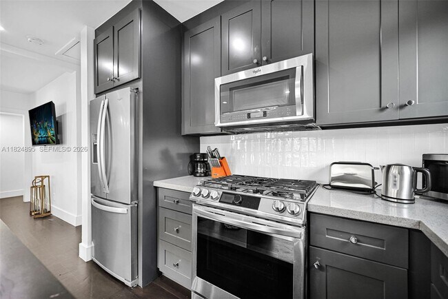 Building Photo - 150 NE 50th St