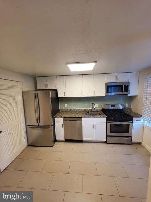 Building Photo - 1909 Dutch Village Dr