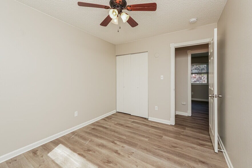 Building Photo - 4945 Manzana Dr