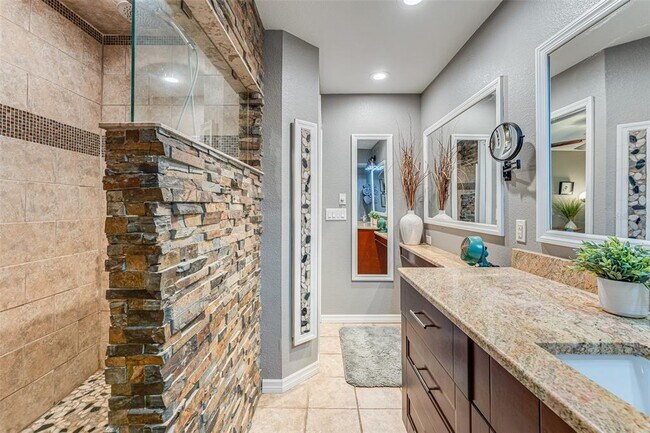 Building Photo - 6332 Newtown Cir