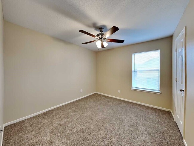 Building Photo - 12143 Landsdown Ridge Way