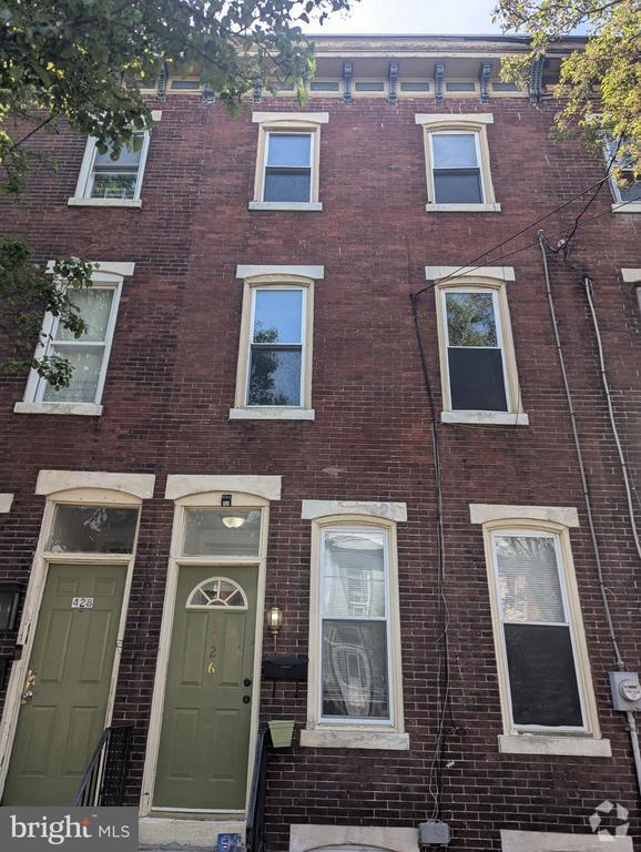 Building Photo - 426 Royden St