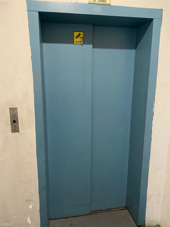 Building Photo - 1208 S Norton Ave