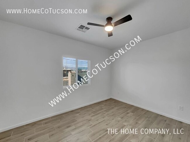 Building Photo - 1603 S Van Buren Ave
