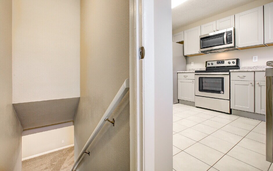 Building Photo - 3-Bedroom Home with Garage and Fenced Yard...