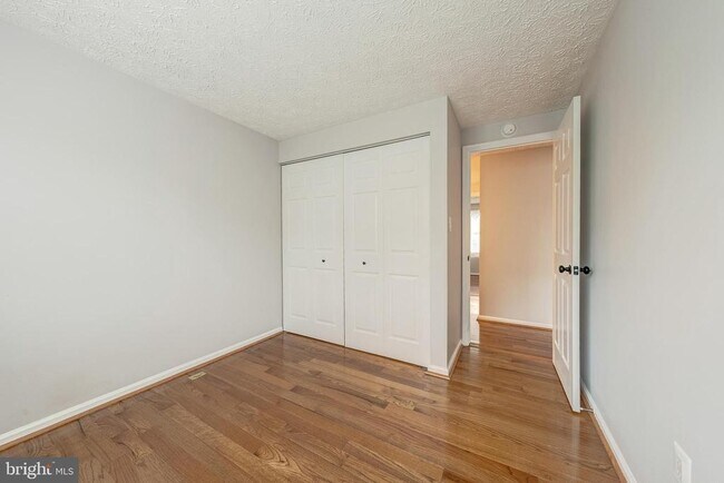 Building Photo - 6320 Lightburn Ct