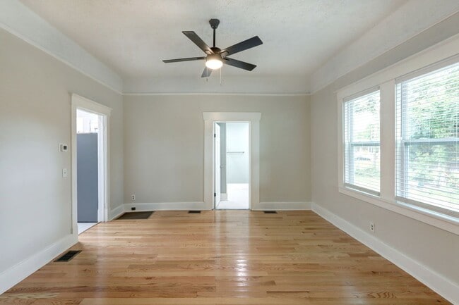 Building Photo - Renovated two bedroom apartment