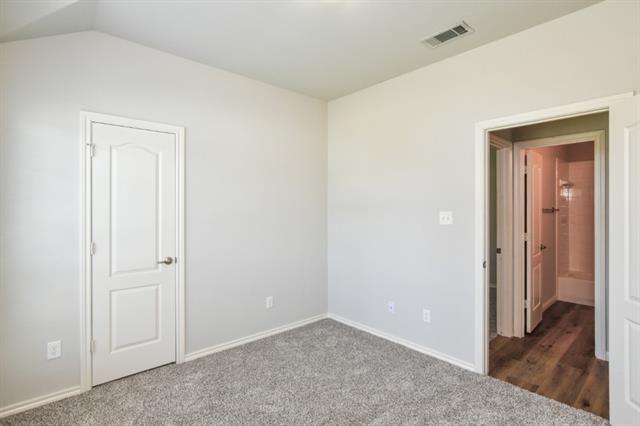 Building Photo - 2105 Woodhaven Dr