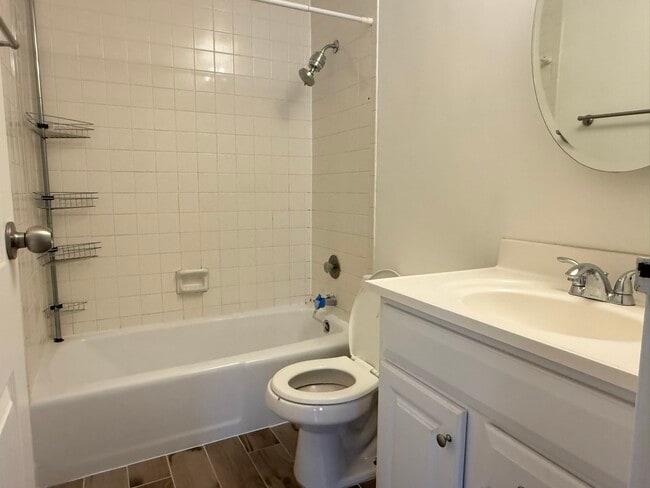 Building Photo - 425 Walnut Creek Rd