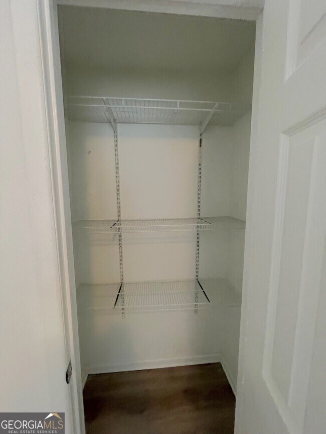 Building Photo - 405 N Park St